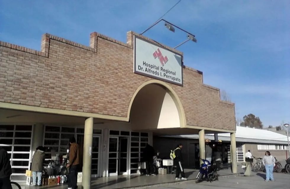 Un motociclista sufrió un accidente y está internado en grave estado en el Hospital Perrupato. Gentileza