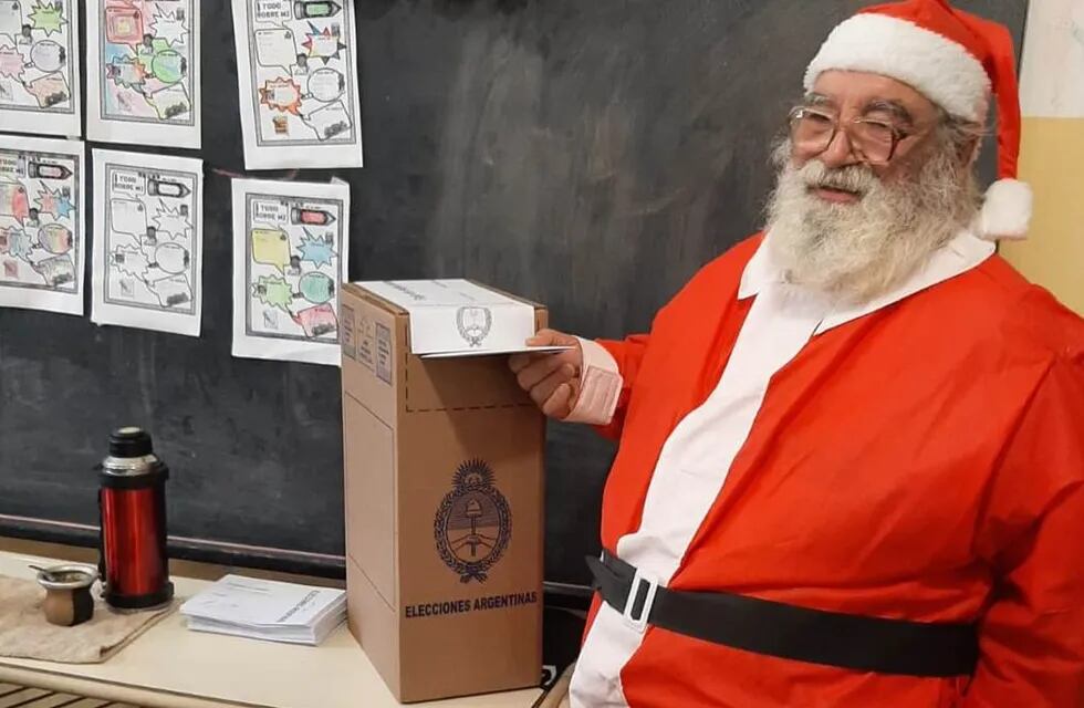 Papá Noel cumplió con su voto en Colonia Caroya.