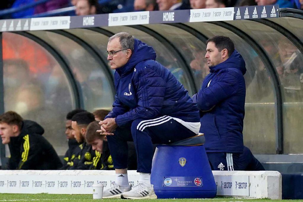Tras un mal paso en el último tiempo en el Leeds, Marcelo Bielsa fue despedido y se encuentra sin dirigir. Foto: AP.
