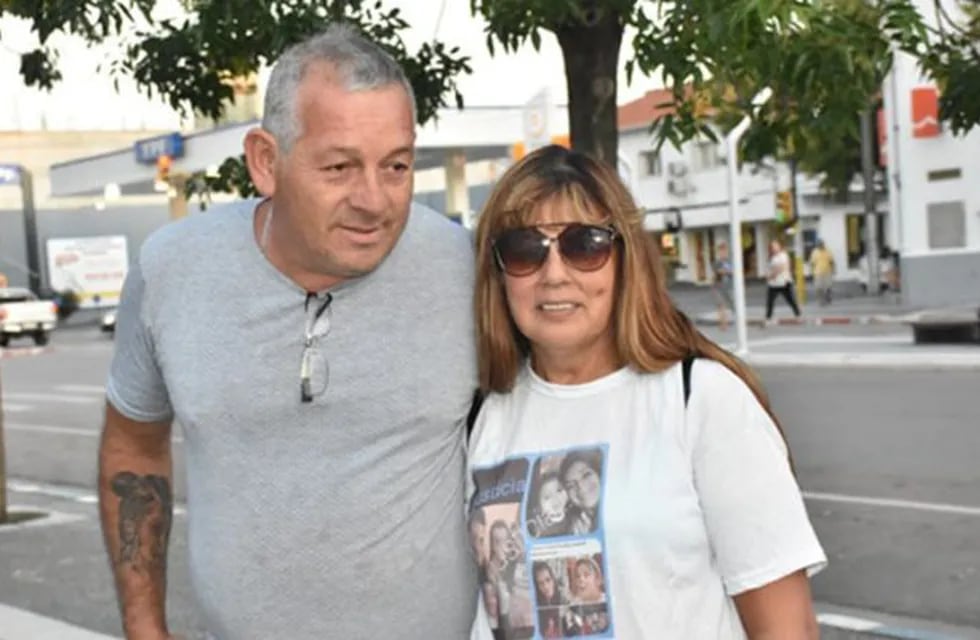 Raúl Palacio y Mónica Siderac, padres de Franco y Daiana, y abuelos de Gonzalo y Milagros, reclamaron que la justicia condene Hotz (Web).