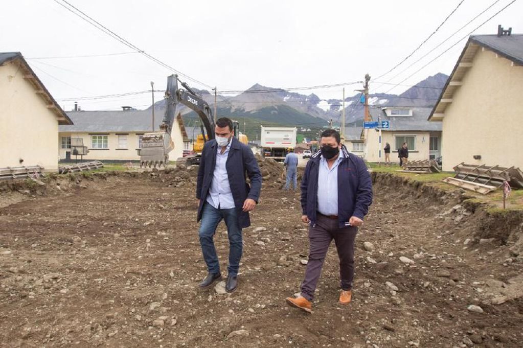 Inician las obras de pavimentación de la calle Granannielo del histórico Barrio Almirante Brown