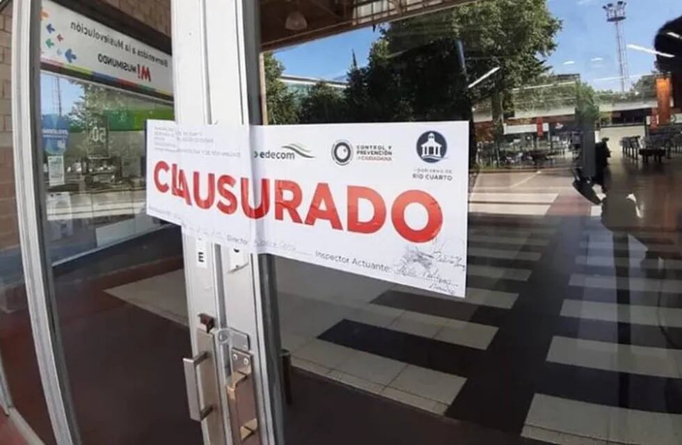 La clausura del patio de comidas del Shopping de Río Cuarto. (Puntal.com)