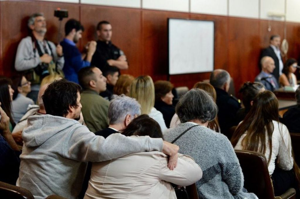 Revuelo en Tribunales Platenses al dictarse la sentencia contra los ex policías acusados de recaudación ilegal.