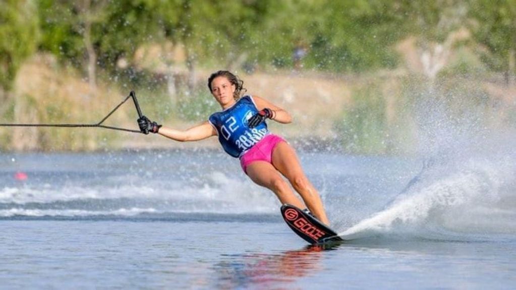 Paloma Giordano participó en la disciplina esquí acuático (web).