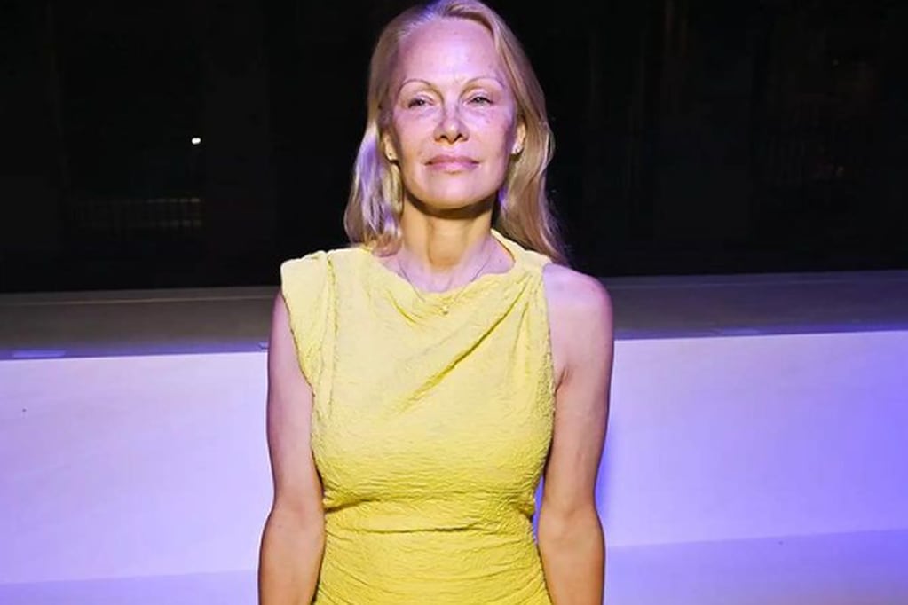 Pamela Anderson en la Semana de la moda en París.