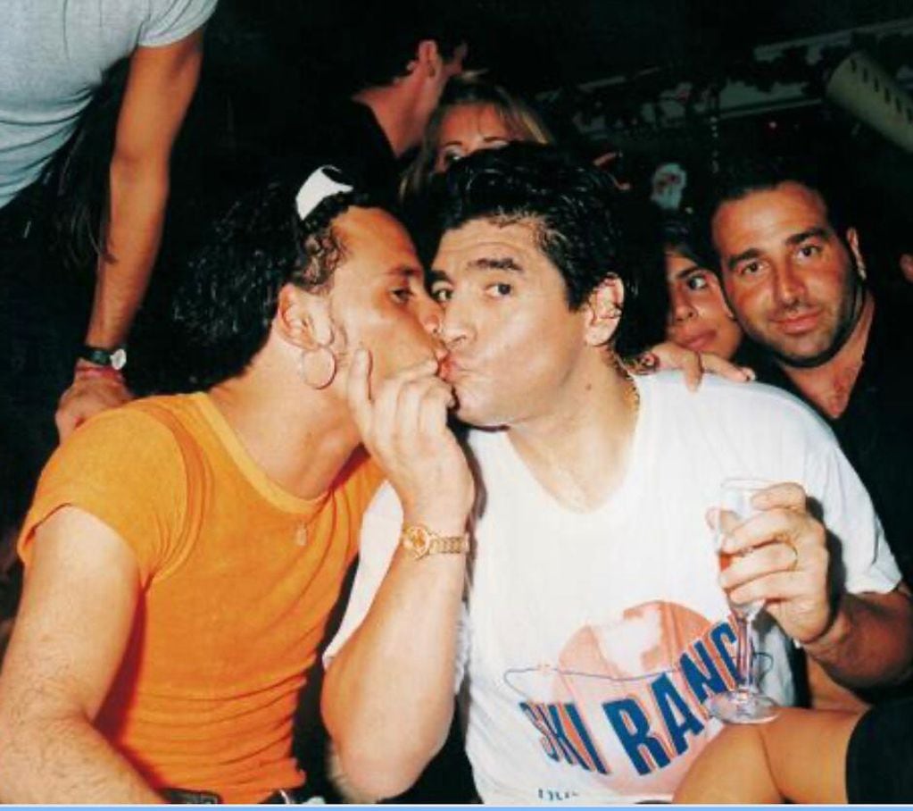 Diego Armando Maradona con Roberto Edgar en 1997