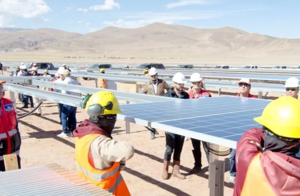 Montaje de la planta solar en Cauchari, Jujuy