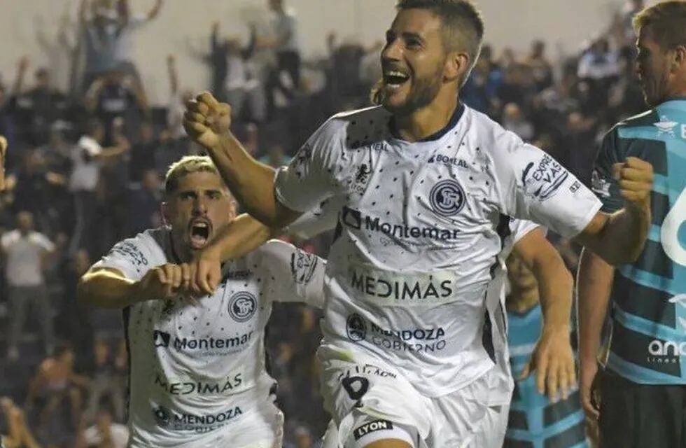 Independiente Rivadavia aún mantiene vivas sus esperanzas en la B Nacional.