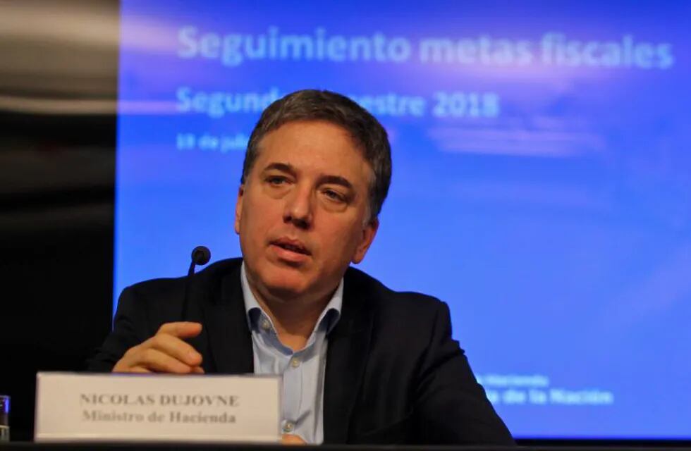 MD10 - BUENOS AIRES (ARGENTINA), 19/7/2018.- El ministro de Hacienda y Finanzas argentino, Nicolás Dujovne, habla hoy, 19 de julio de 2018, durante una conferencia de prensa para presentar el resultado fiscal del primer semestre del año en Buenos Aires (Argentina). Dujovne calificó como \