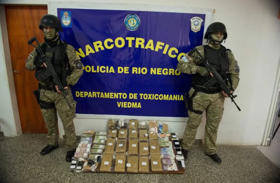 La Policía de Río Negro detuvo a una banda dedicada al narcotráfico.