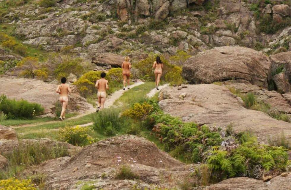 SIN ROPA. La maratón nudista ya es una tradición en Tanti (LaVoz/Archivo).