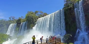 El fin de semana largo más de mil turistas visitaron las Cataratas del Iguazú