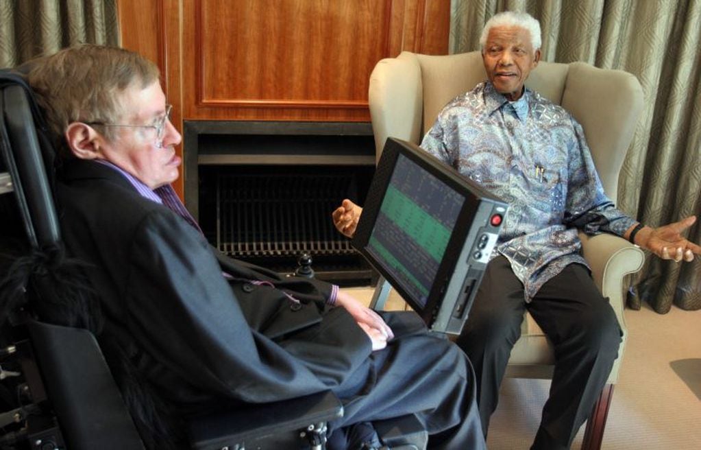Nelson Mandela junto a Stephen Hawking