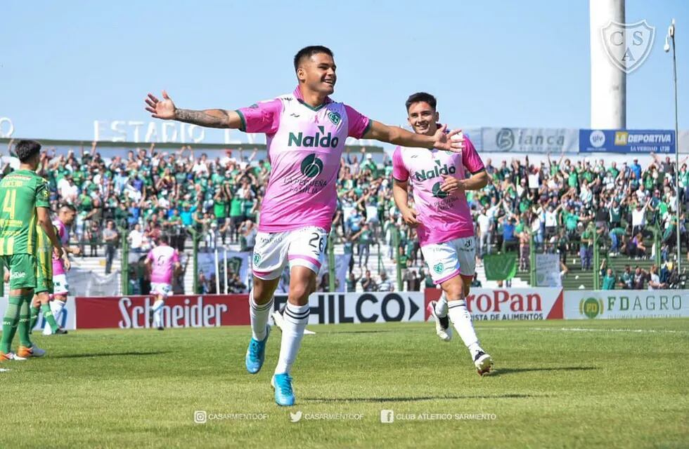 Sarmiento de Junin le ganó 3 a 0 al equipo marplatense que acumula ocho derrotas consecutivas.