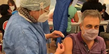 Se vacunó el intendente Luis Castellano