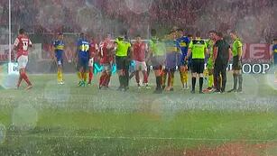 Lluvia en el partido entre Boca e Independiente