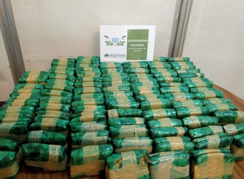 En dos encomiendas, habían ocultado 100 paquetes de hojas de coca procedentes de Orán, Salta.