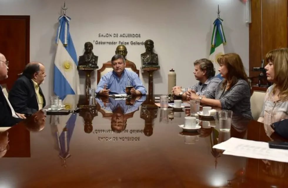 El gobernador de Chaco, Domingo Peppo se reunió con el Tribunal de Cuentas para analizar las obras de un nuevo edificio y aumento de sueldos.