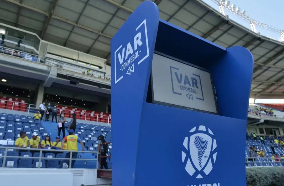 Finalmente el VAR llega al fútbol argentino. Cómo fue la tecnología que se probó en un amistoso de la Selección Sub 17 (Conmebol)