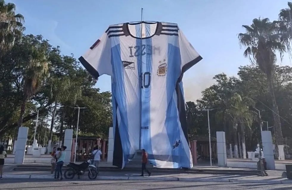La camiseta argentina más grande del mundo está en Salta.