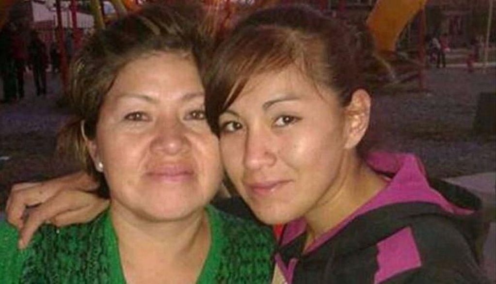 Paola Álvarez junto a su mamá, Mónica (Web)