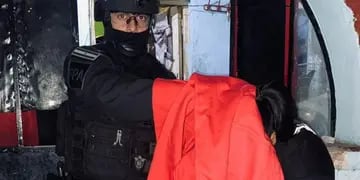 una mujer de 37 años fue detenida en Capilla del Monte, acusada de comercializar estupefacientes en la región.