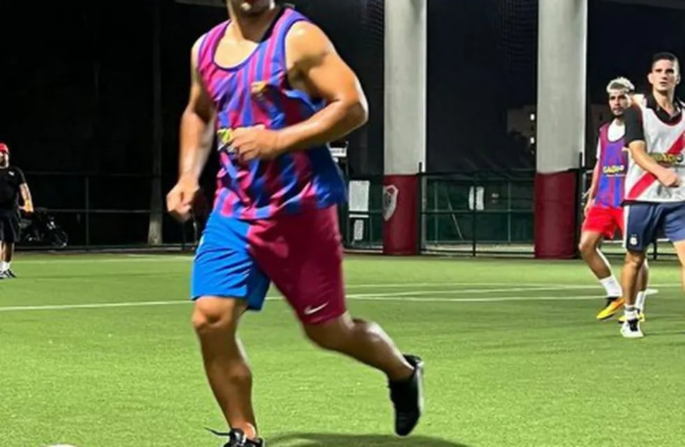 El Kun Agüero volvió a jugar al fútbol con la camiseta de Barcelona.