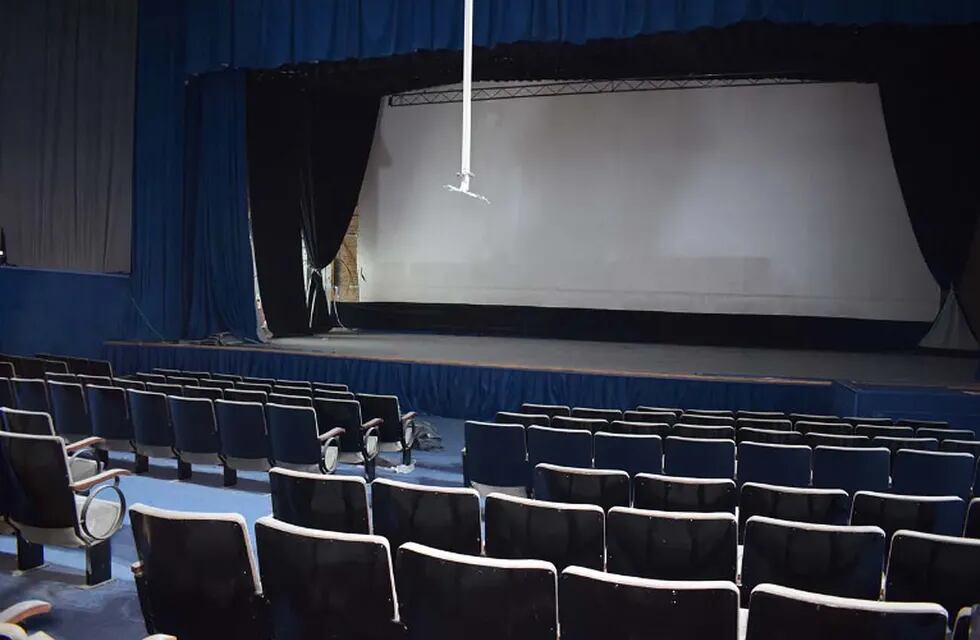 Laboulaye. Reapertura del mítico cine-teatro Sporting (Municipalidad).