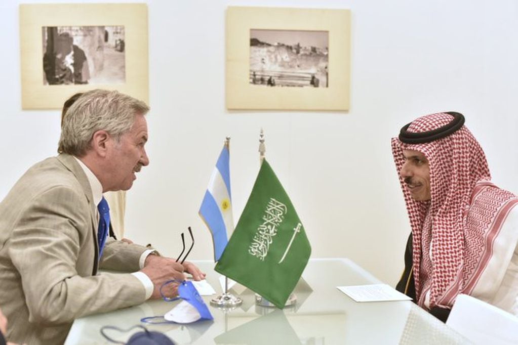 El canciller Felipe Solá se reunió con Faisal Bin Farhan Al Saud, ministro de Asuntos Exteriores de Arabia Saudita