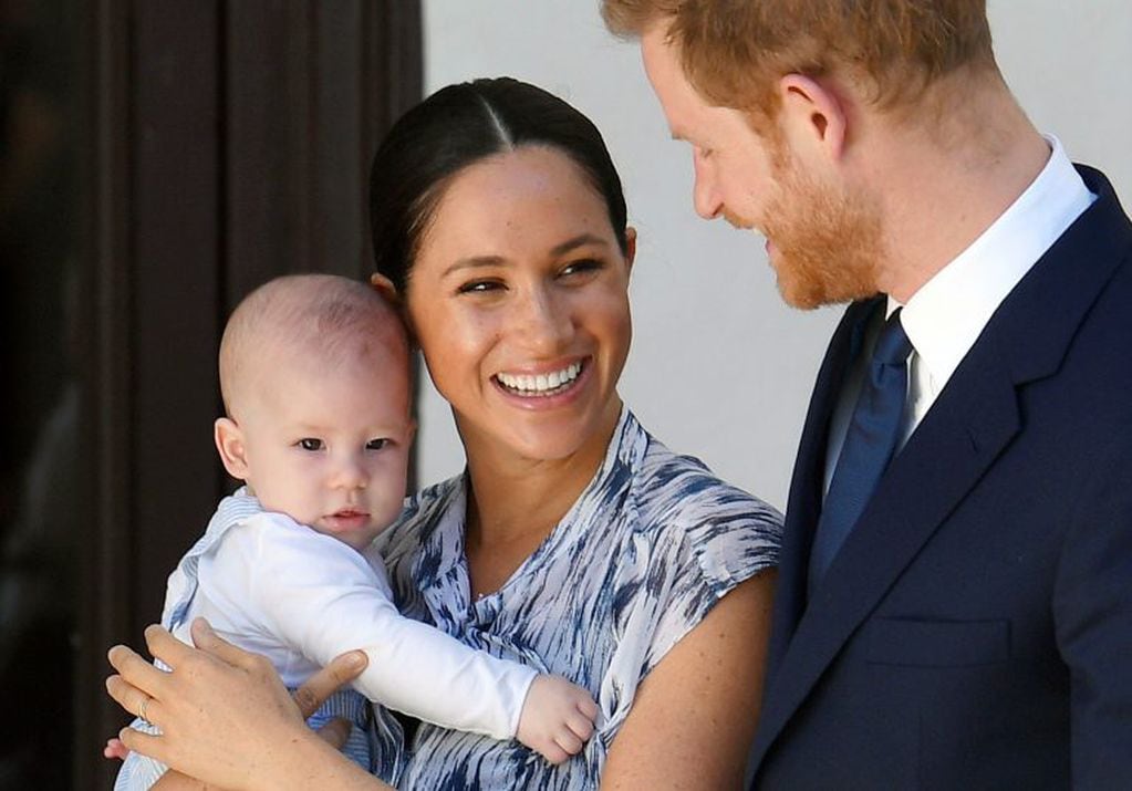 Cape Town (South Africa), 09/09/2019.- (FILE) - Britain's Prince Harry, The Duke of Sussex and his wife Meghan, Duchess of Sussex, holding their son Archie, as they meet Archbishop Desmond Tutu and his daughter Thandeka at the Desmond & Leah Tutu Legacy Foundation in Cape Town, South Africa, 25 September 2019 (reissued 07 April 2020). Media reports on 06 April said that Prince Harry and his wife Meghan have plans for an non-profit initiative that reportedly will be named 'Archewell' and has been a project promised by the couple for quite a time already. The name of the organization reportedly comes from the same word - Arche - which inspired them to name their son Archie. They were not expected to announce or launch the non-profit organization during the current coronavirus crisis, but responded to the newspaper's request to comment on it. (Duque Duquesa Cambridge, Sudáfrica, Reino Unido) EFE/EPA/TOBY MELVILLE / POOL *** Local Caption *** 55494091