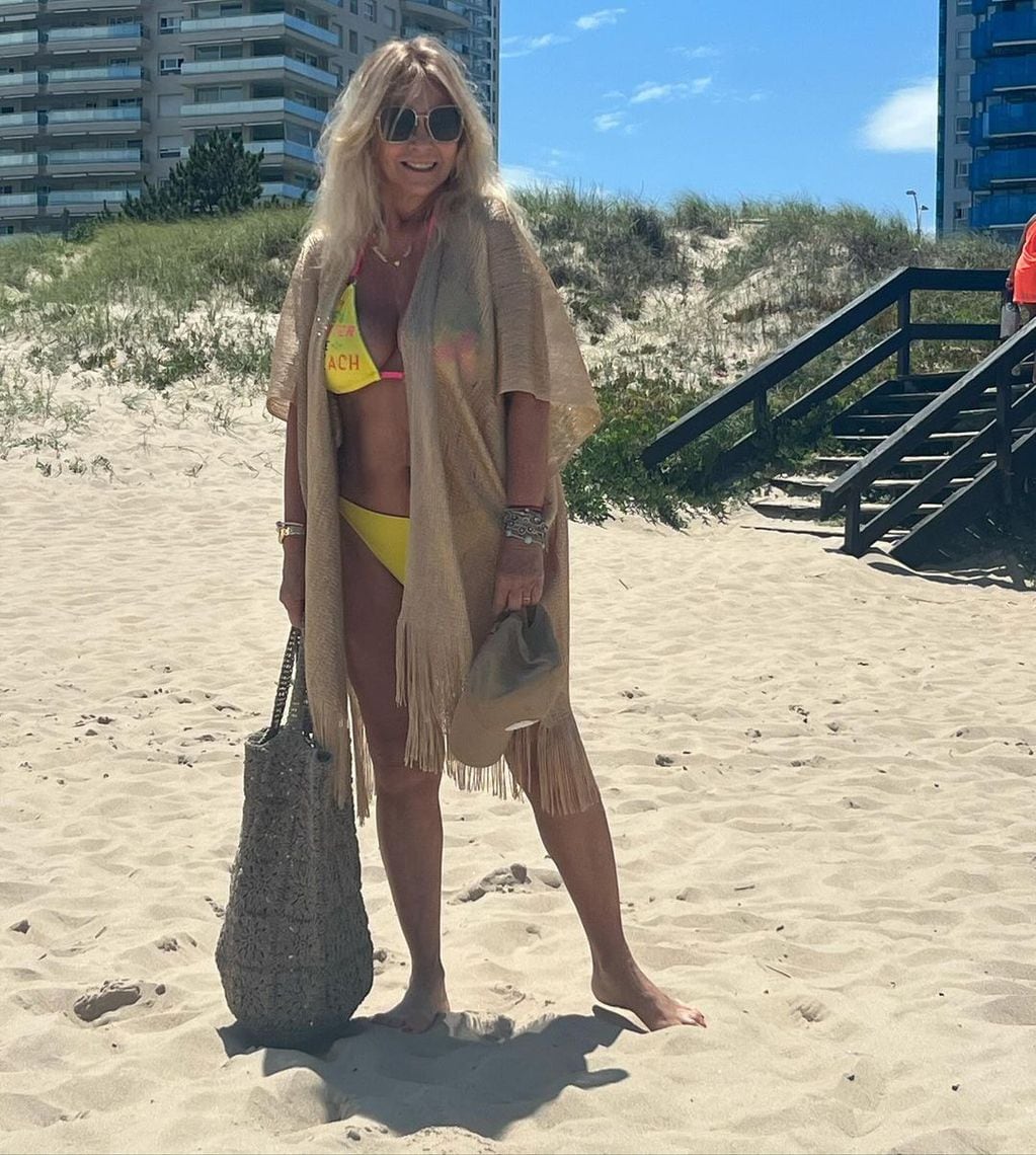 Ana Rosenfeld lució su bikini desde la playa. Gentileza Instagram.