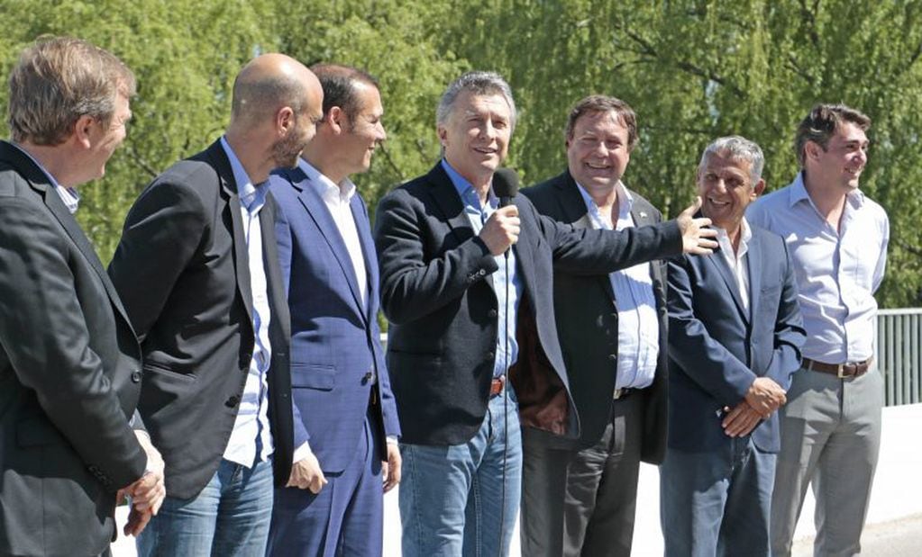 Mauricio Macri junto al gobernador de la provincia, Omar Gutiérrez (web).