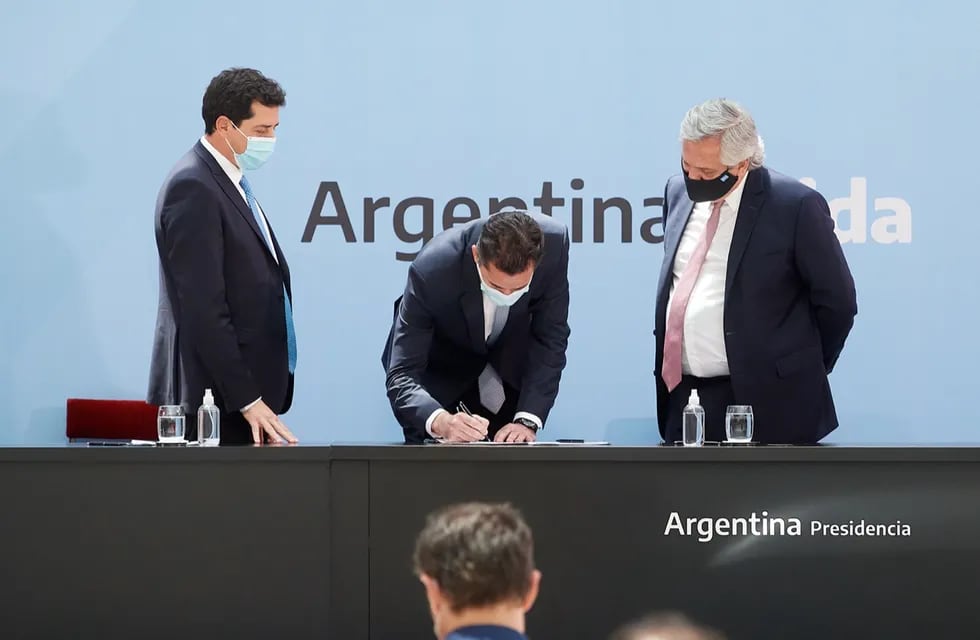 Manuel Calvo firmó el Consenso Fiscal 2020 (Gobierno de Córdoba)