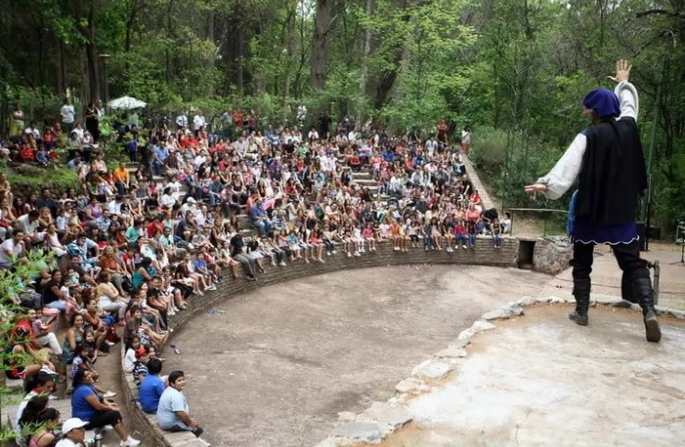 El escenario del Teatro Pulgarcito en el Parque General San martín se volverá a llenar de luz, color y sonido con espectáculos para toda la familia.