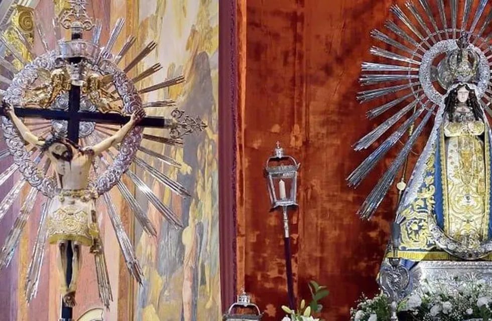 Entronización de la Virgen y el Señor del Milagro en Salta.