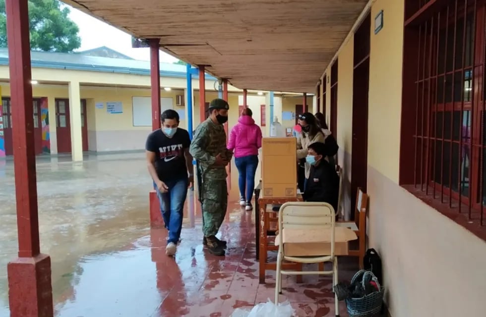 Las fuertes lluvias de Chaco generaron un cambio de un puesto de votación en Sáenz Peña.