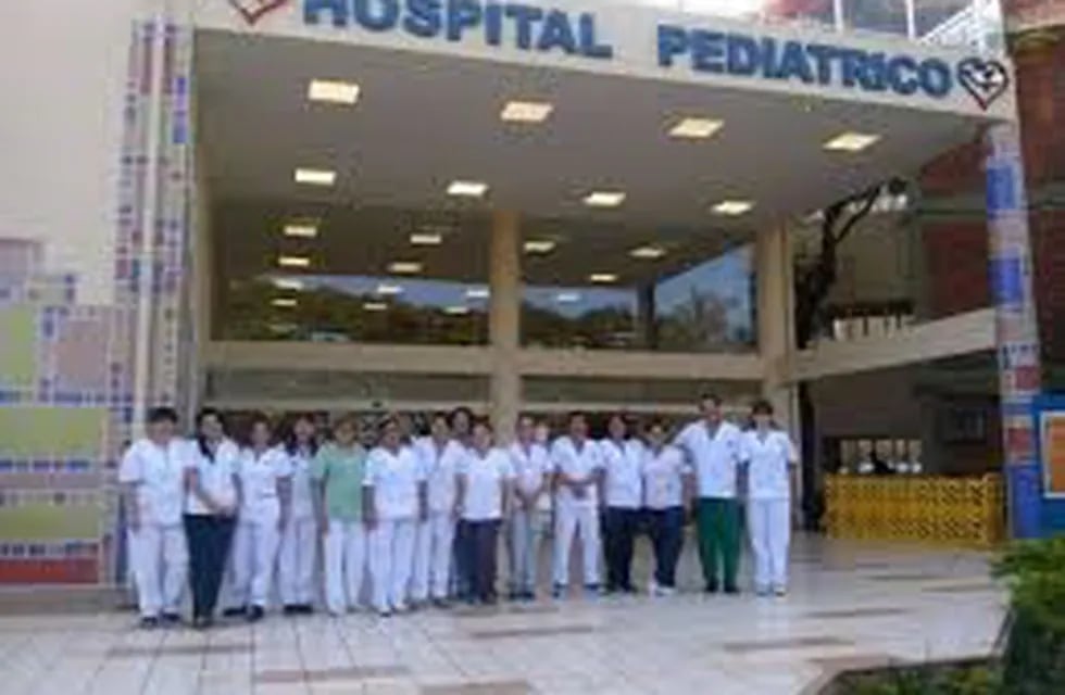 Enfermeros y otros integrantes del plantel del personal del Hospital Barreyro de Misiones.