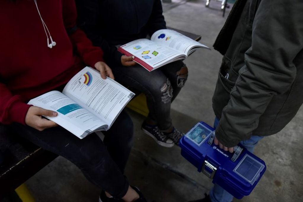 Alumnos y docentes de escuelas técnicas de Jujuy tienen a disposición más de 2.500 libros nuevos.