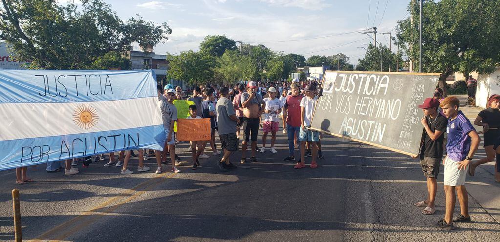 Familiares y amigos marchan en Guiñazú exigiendo justicia.