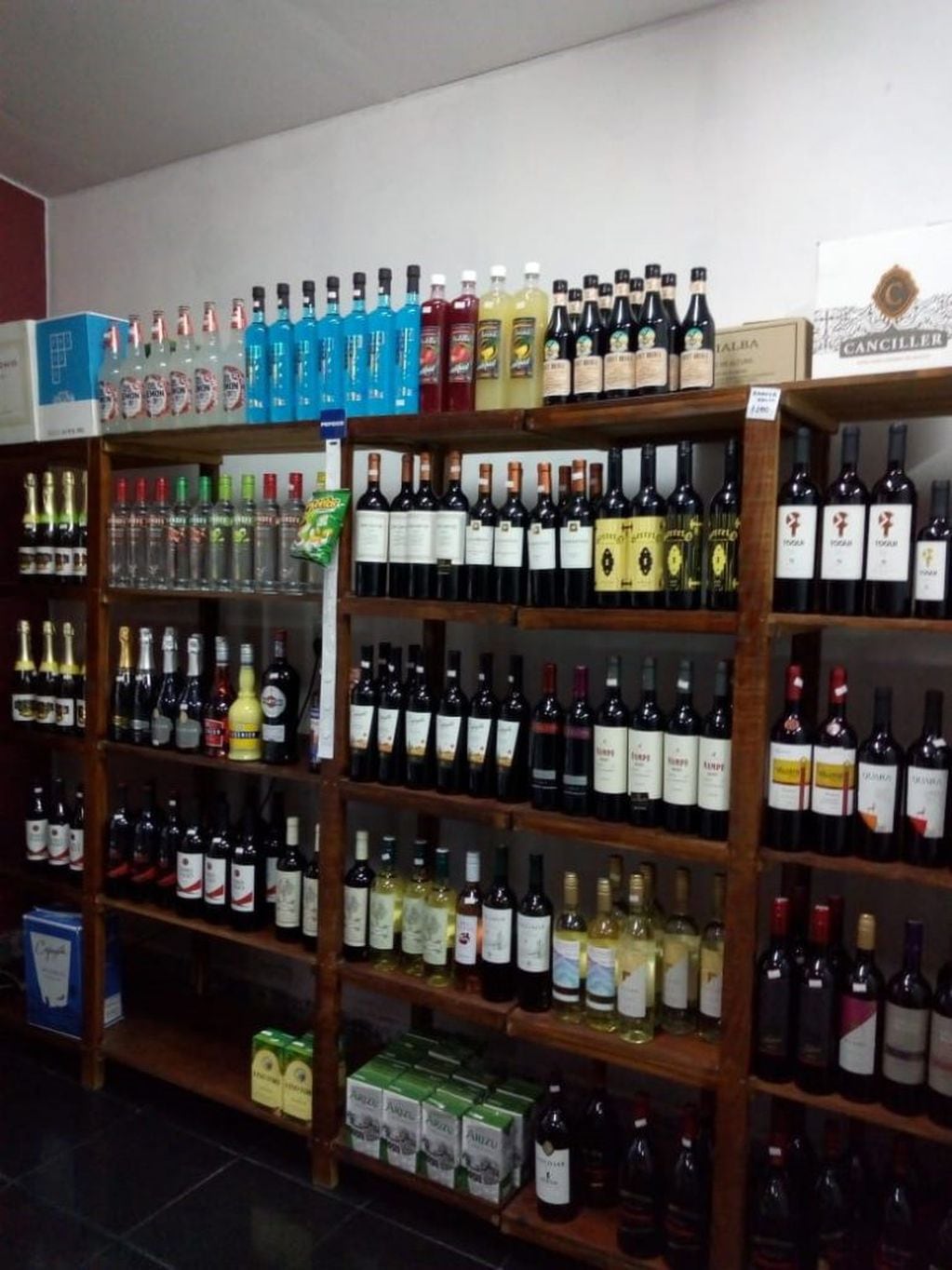 Multan a locales comerciales por venta de bebidas alcohólicas. (Policía de Salta)