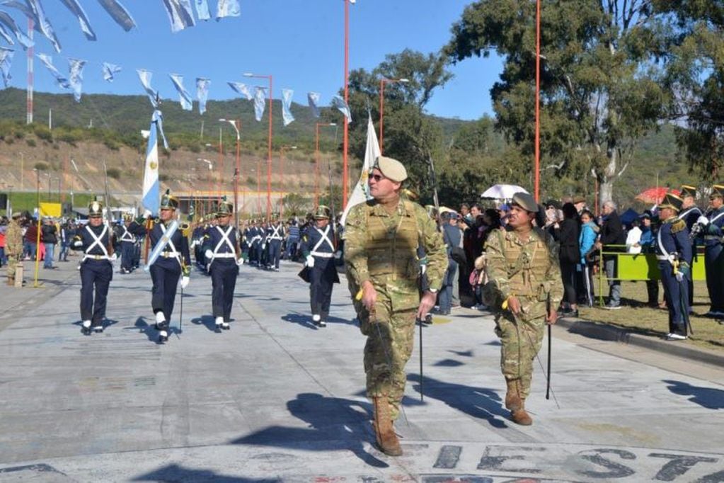 Escuadras del Ejército Argentino hicieron su paso ante el público congregado en la Ciudad Cultural.