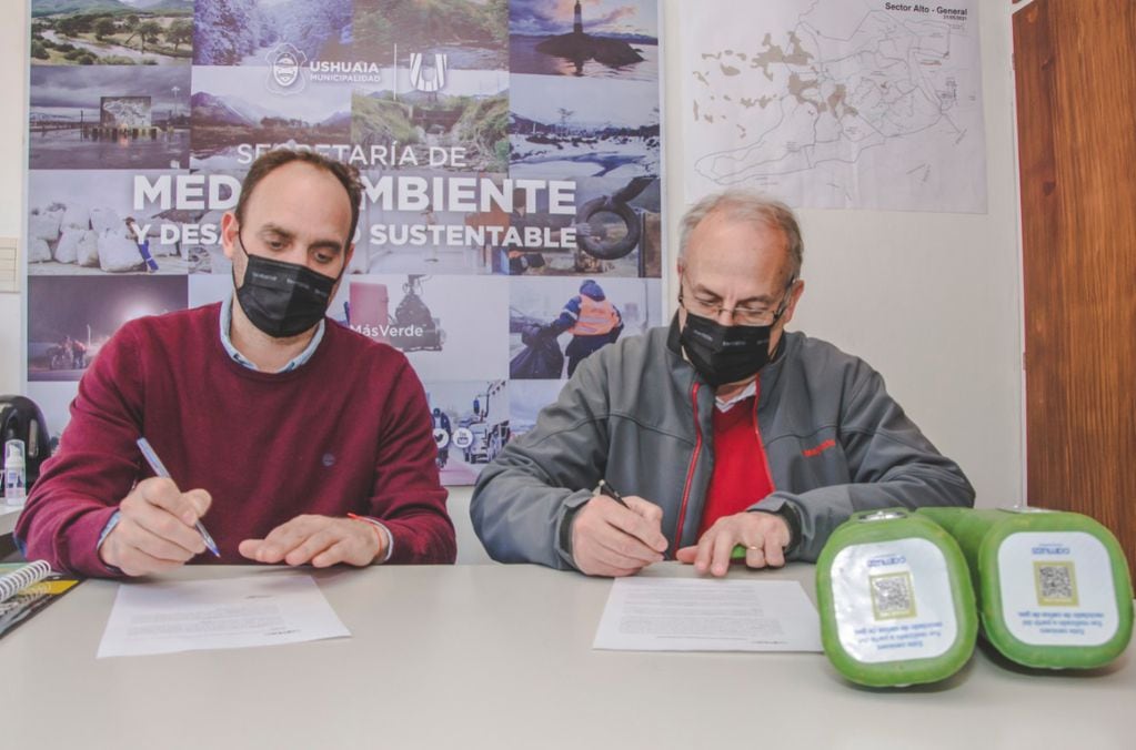 La Municipalidad recibió Eco- Ceniceros de   la Empresa de Gas Camuzzi
