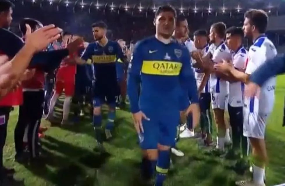 Mauro Zárate no quiso saludar a los jugadores de Tigre. (Captura)