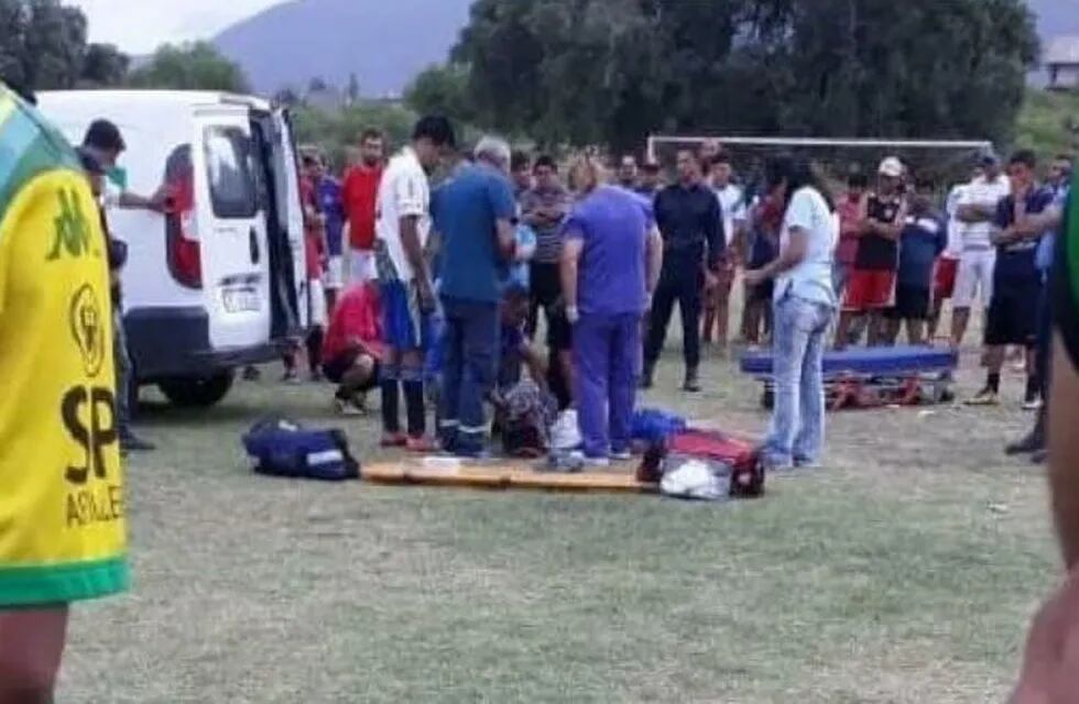 Un hombre falleció mientras jugaba al fútbol