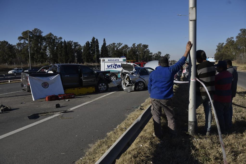Otro siniestro vial trágico en Córdoba, sobre avenida Fuerza Aérea. (Facundo Luque/La Voz)