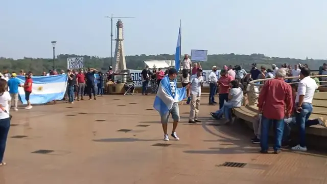 Nuevamente se autoconvocaron en Iguazú para reclamar a Nación la apertura del puente Tancredo Neves