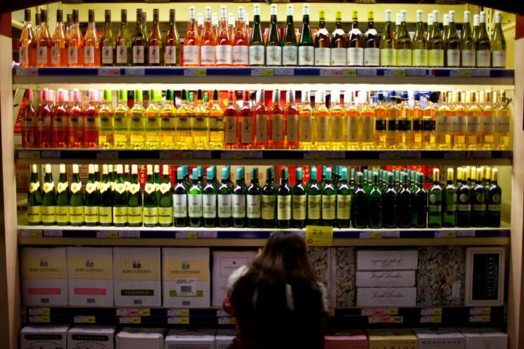 Ofertas de bebidas alcohólicas disponibles en las góndolas