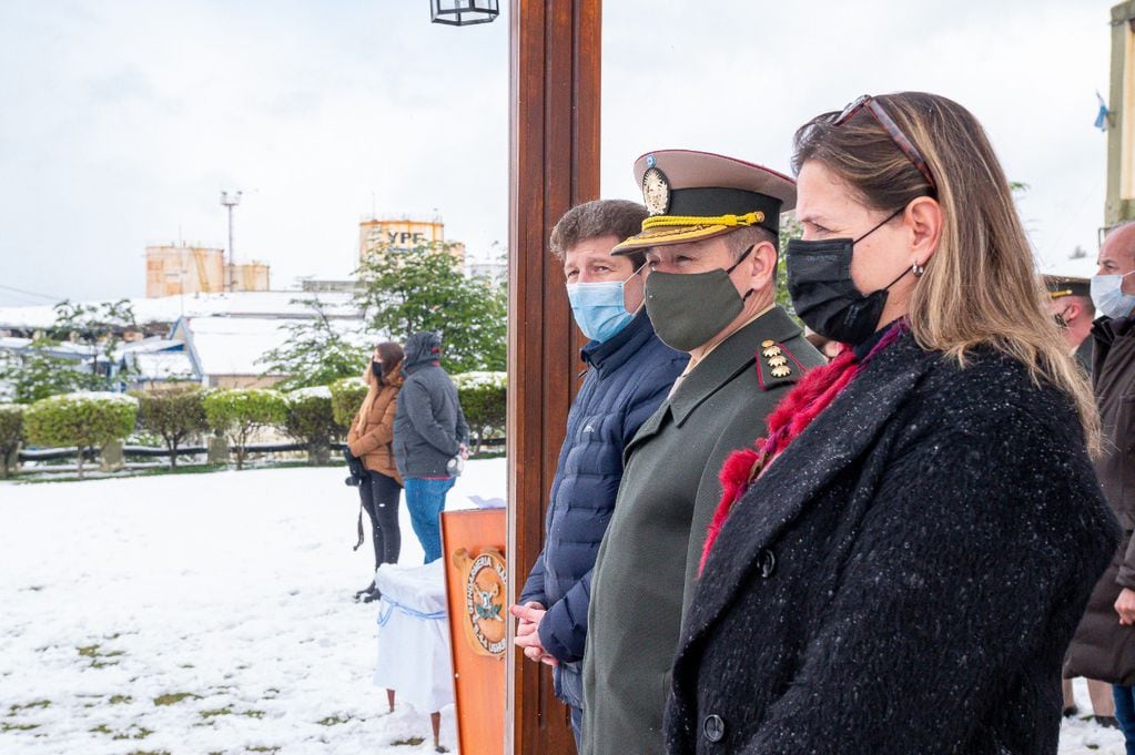 El gobernador de la provincia asistió al acto por el 8vo Aniversario de la Agrupación XIX de Gendarmería Nacional, con asiento en la ciudad de Ushuaia.