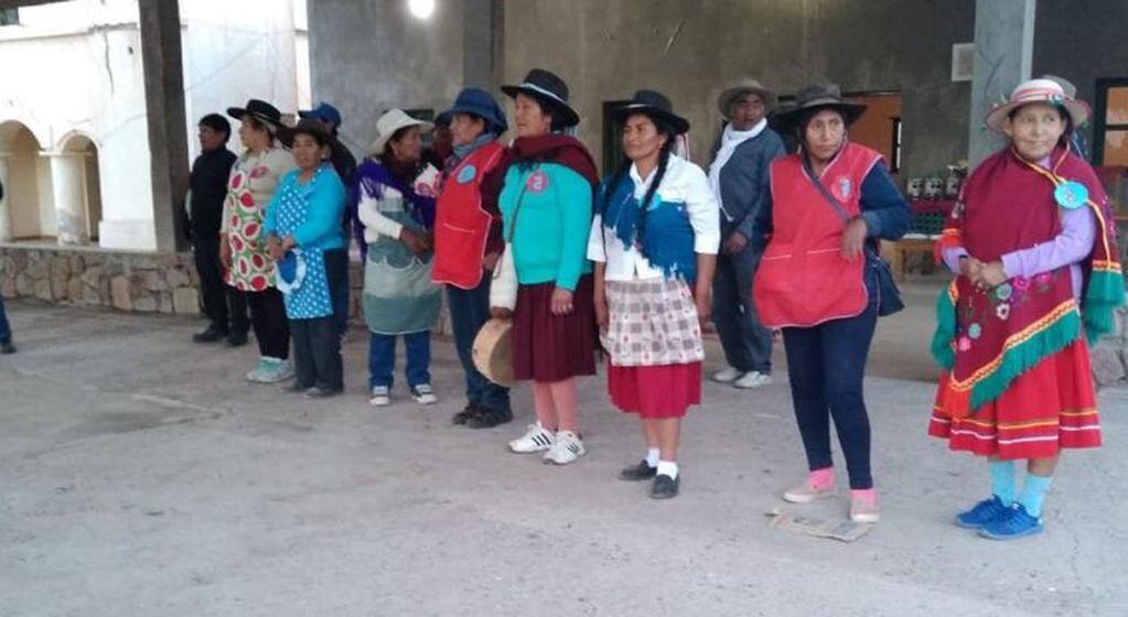 Las participantes del 3er. Concurso de la Tortilla en homenaje a Marcos Guanuco. (foto: Radio Municipal Humahuaca)