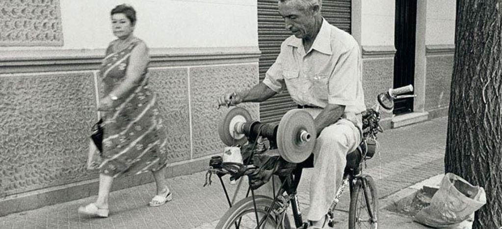 Afilador en bicicleta (Foto. facebook/locos recuerdos)